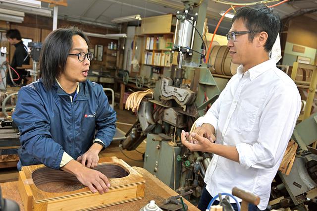 画像: 手工生産にこだわるヤイリギター。職人さんたちは、いつも使い手の意見を尊重してくれます。