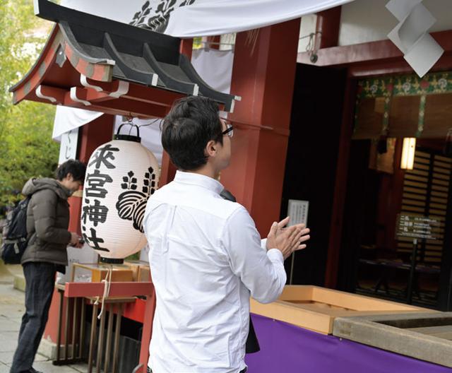 画像: まずは参拝。平日の雨上がりにも関わらず、多くの参拝客が訪れていたことからも、來宮神社がたくさんの信仰を集めていることがわかります。