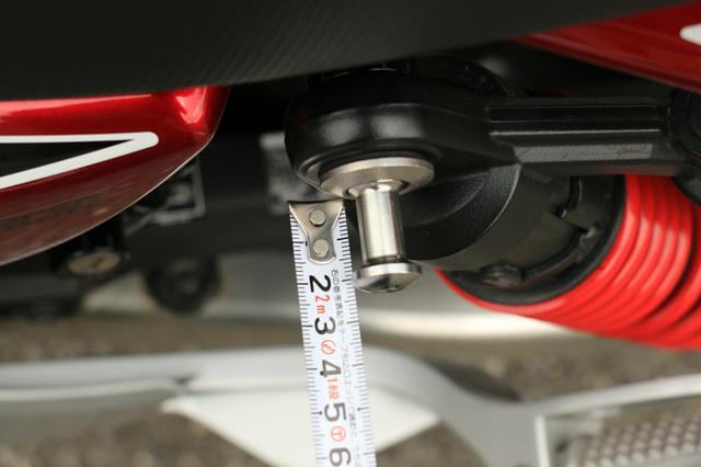 画像: この荷掛フックの使える部分の長さは1.5cmといったところ。