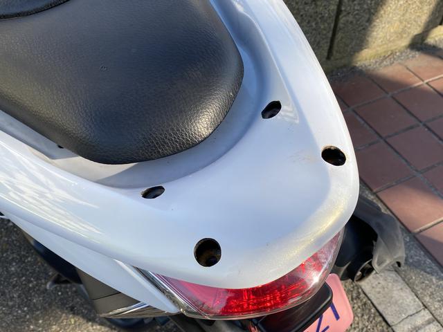 画像: リアはキャリアが付いていたのですが、マウント部分にサビが強かったので、取り外して現在サビ落とし中です。