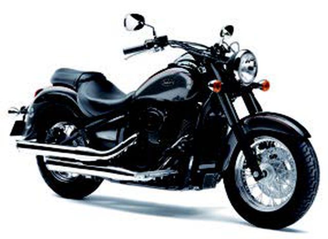画像: ●水冷4ストOHC4バルブV型2気筒●902cc●41PS/7500rpm●6.6kg-m/3000rpm●282kg●130/90-16・180/70-15●86万9400円