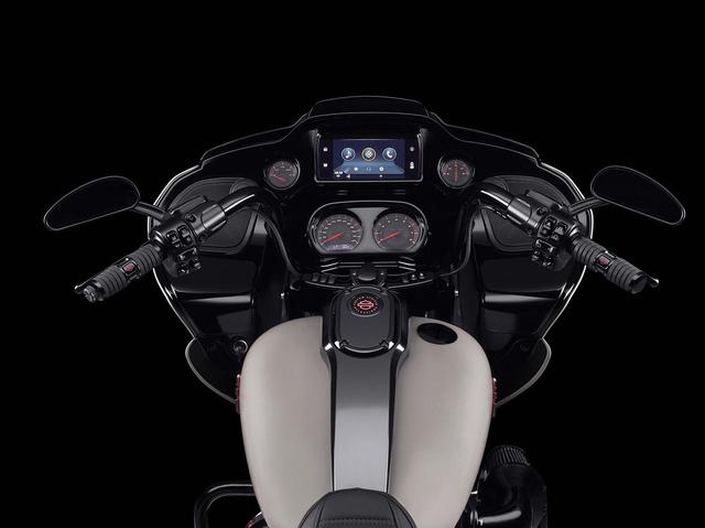 画像1: ハーレーダビッドソンが「CVOロードグライド」を発表! ファクトリーカスタムを施しプレミアムツアラーとして販売
