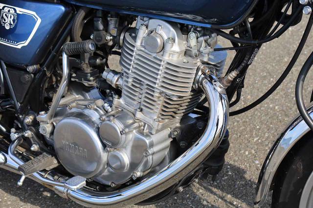画像: 現在のSR400の最高出力は24PS/6500rpm・最大トルクは2.92.9kgf・m/3000rpm。