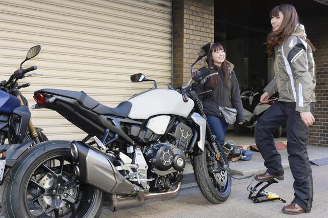 画像1: 今回乗るバイクは、ホンダのCB1000RとCB250R。 もちろん、どっちがどのバイクに乗るか、もう分かりますよね( *´艸`)