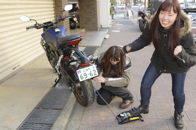 画像2: 今回乗るバイクは、ホンダのCB1000RとCB250R。 もちろん、どっちがどのバイクに乗るか、もう分かりますよね( *´艸`)