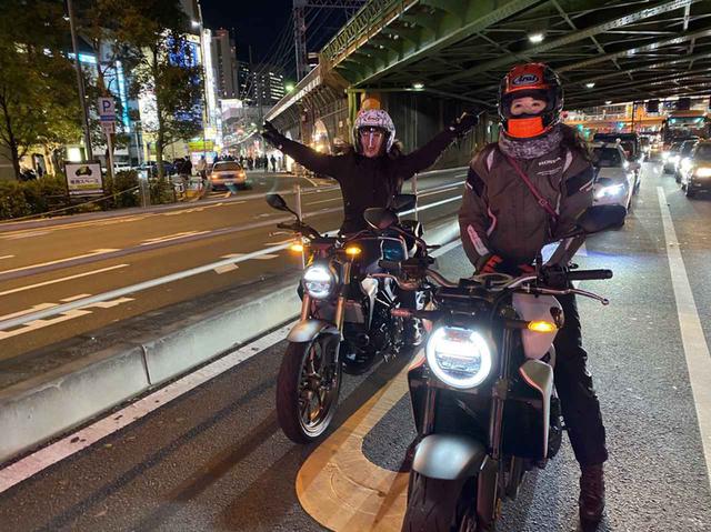 画像6: CB250Rはね、もう軽いから押して運ぶのも楽なんですよ。スイスイ〜って