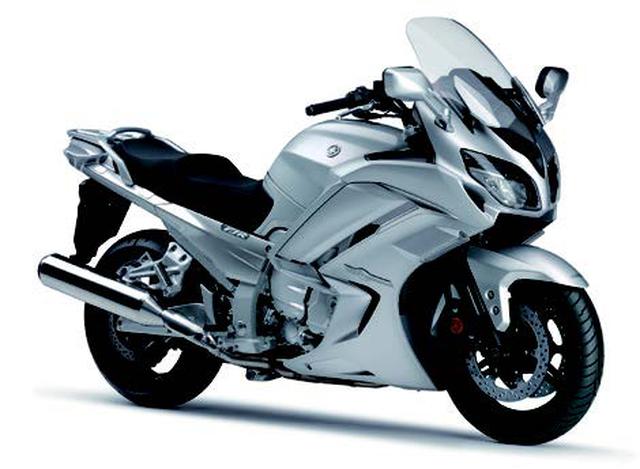 画像: ●水冷4ストDOHC4バルブ並列4気筒●1297cc●147PS/8000rpm●14.1kg-m/7000rpm●296kg/289kg●120/70ZR17・180/55ZR17●151万2000円/183万6000円