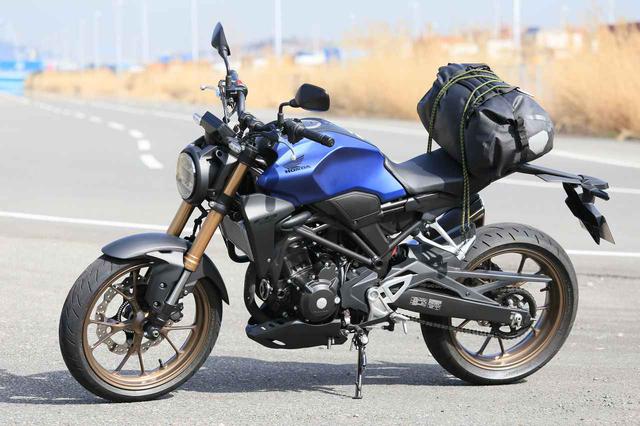 積載インプレ ホンダ Cb250r 新世代cbシリーズに共通する荷物の積みにくさを攻略する方法 2 2 Webオートバイ