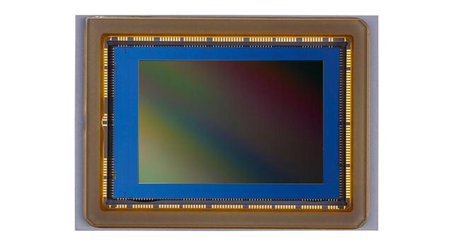 画像: 2410万画素APS-CサイズCMOSセンサー