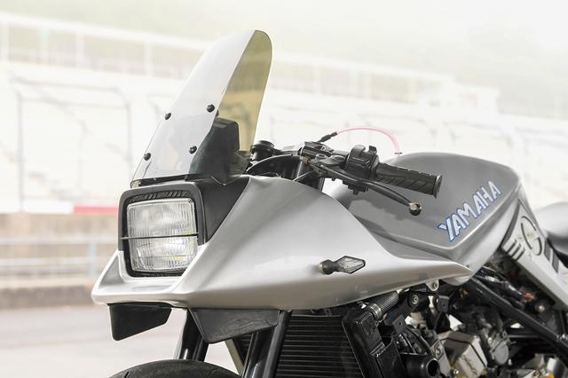画像: フロントカウルとサイドカバー、燃料タンクは空冷カタナのパーツを流用した。ヘッドライトセンターにはニューKATANAに準じたアイラインが入る。
