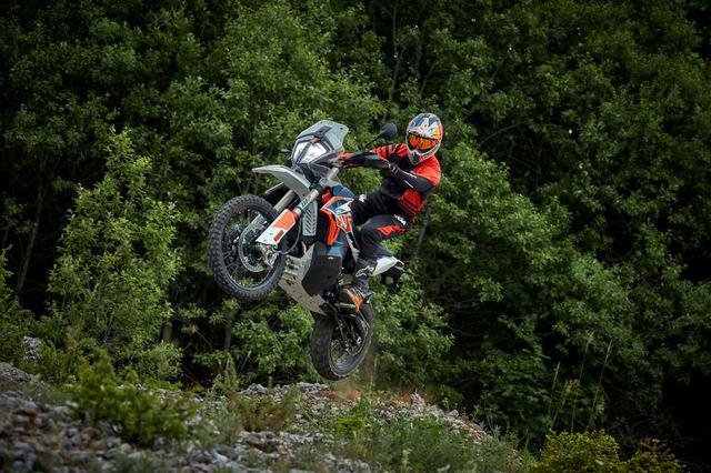 画像2: KTM 790 ADV「R」の“ラリー仕様”限定車が登場!