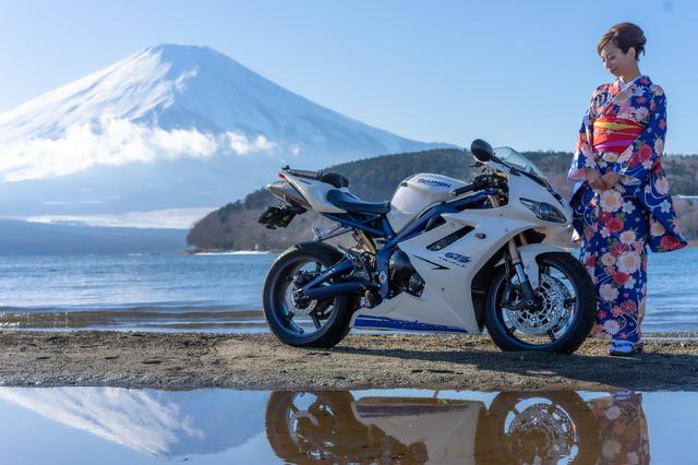 画像: 毎年恒例ですが、年始の挨拶は富士山と愛車と着物です。