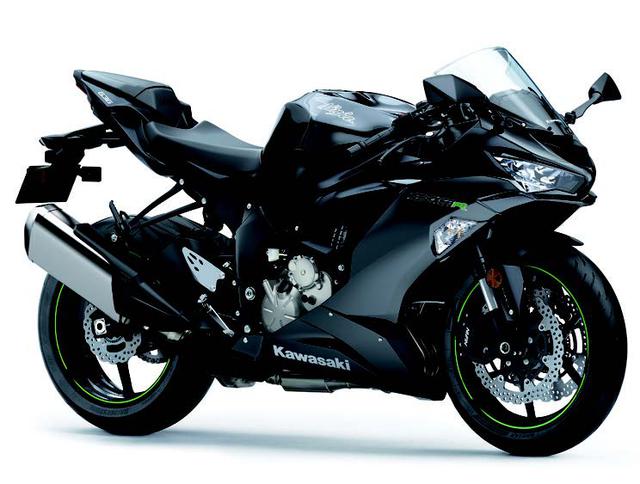 画像: ●水冷4ストDOHC4バルブ並列4気筒 ●636cc ●126PS(ラムエア加圧時:132PS)/13500rpm ●7.1kg-m/11000rpm ●197kg ●120/70-17・180/55-17●132万8400円