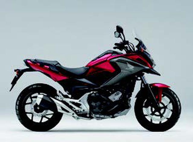 画像: ●水冷4ストOHC4バルブ並列2気筒 ●745cc ●54PS/6250rpm ●6.9kg-m/4750rpm ●221〜231kg ●120/70-17・160/60-17 ●76万1400〜82万7280円