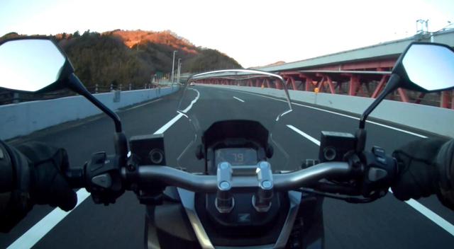 画像: 鮎沢PAの手前あたりで明るくなってきた。
