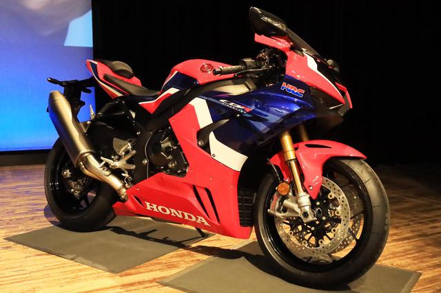 画像: 発表会場にはCBR1000RR-R FIREBLADE SPも展示されていました。