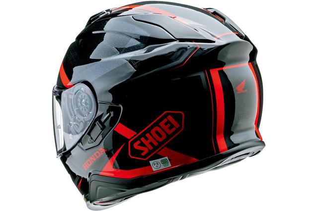 画像: ほほにはHONDAロゴとSHOEIロゴ。