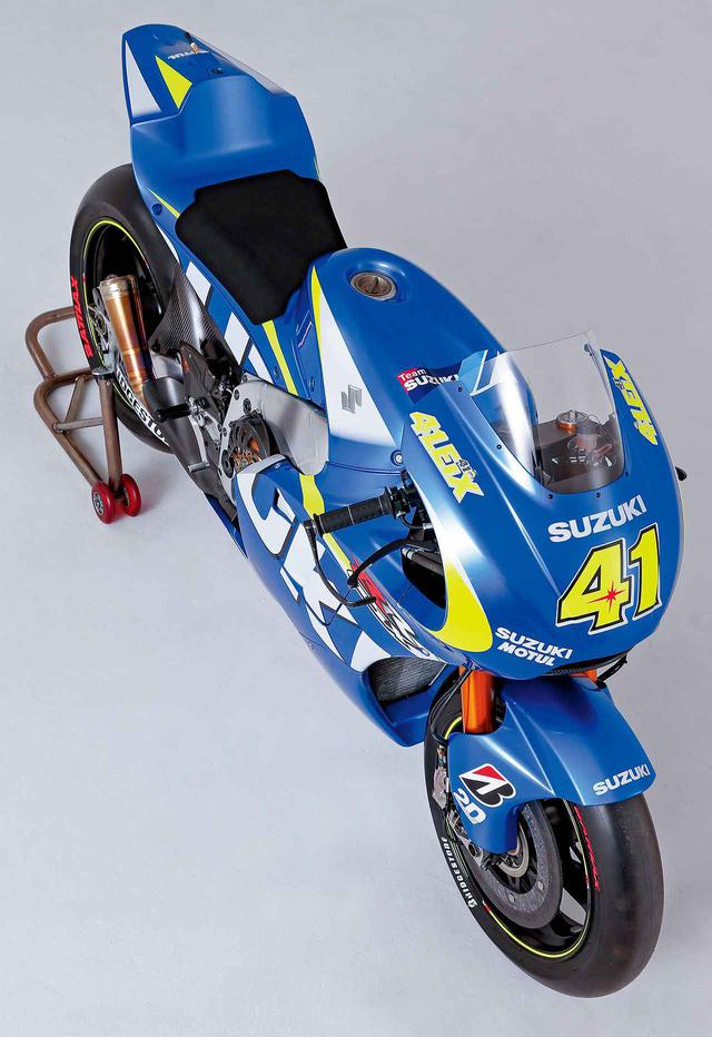 画像: 撮影車両は2014年最終戦バレンシアの事後テストを走行した仕様。V型4気筒搭載車と同じ幅に仕上げたという車体は確かにスリムで、量産車のデザイナーが手がけたというスタイリングは細部を含めてまとまっており、美しい。(2015年 シーズン前発表車)