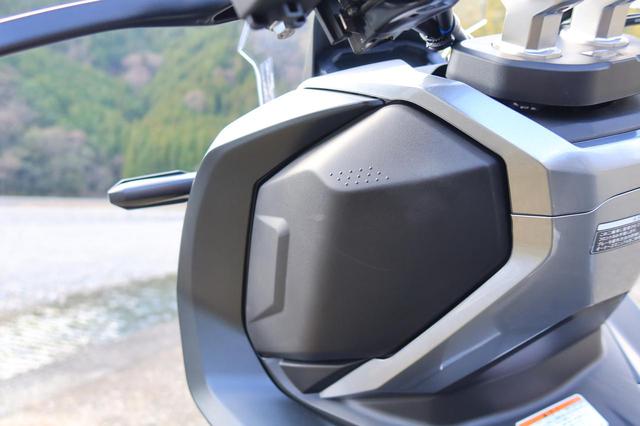 画像: 容量2Lのフロントインナーボックスが備わっています。これを開けると……