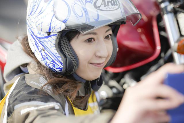 画像: 無事転倒することもなく、上達した手ごたえをしっかりとつかみ終了。ご満悦な自撮りタイム。
