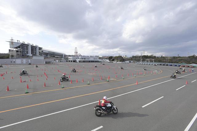 画像1: ライディングスクールの聖地、それがSTEC