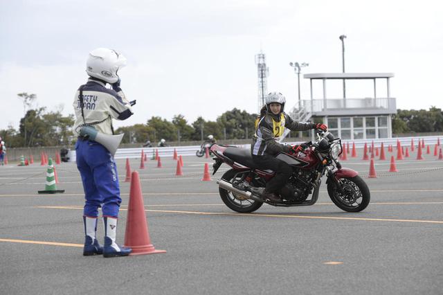 画像4: 午後はスラローム走行で上達を実感!