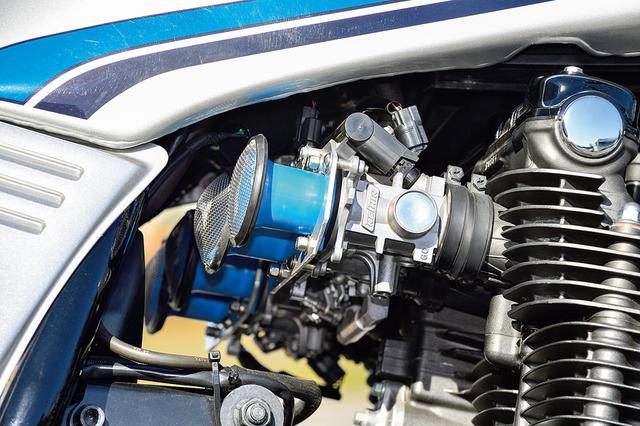画像: F+ではエアクリーナーボックスを撤去した上でRapidBikeサブコンで燃調を取る。基本仕様のプロジェクトFはボックス/カバーも付く。