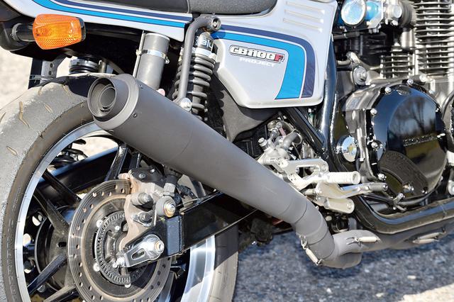 画像: CB-F現役当時のAMAスーパーバイクレーサーを彷彿させるメガホン形状の4-2-1マフラーもカスタム参考例として装着。