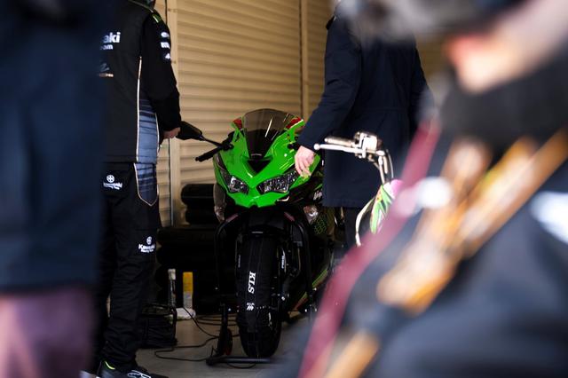 画像: Kawasaki Racing Team、そしてジョナサン・レイ選手とアレックス・ロウズ選手の協力のもと、ヘレス・サーキットを舞台に両ライダーによるNinja ZX-25Rの走行シーンの動画&写真撮影が行われたというニュースは、先日ツイッターを中心に伝えられていた。