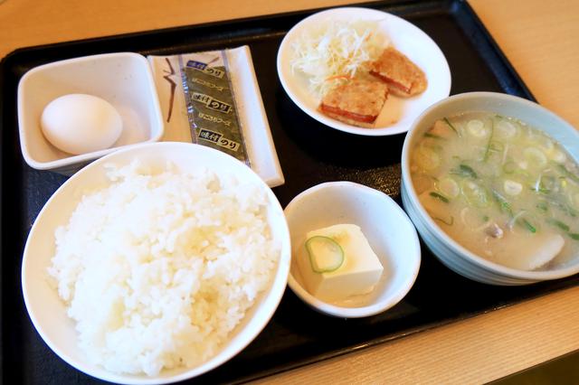 画像: 豚汁定食(ハムカツ付)税込730円