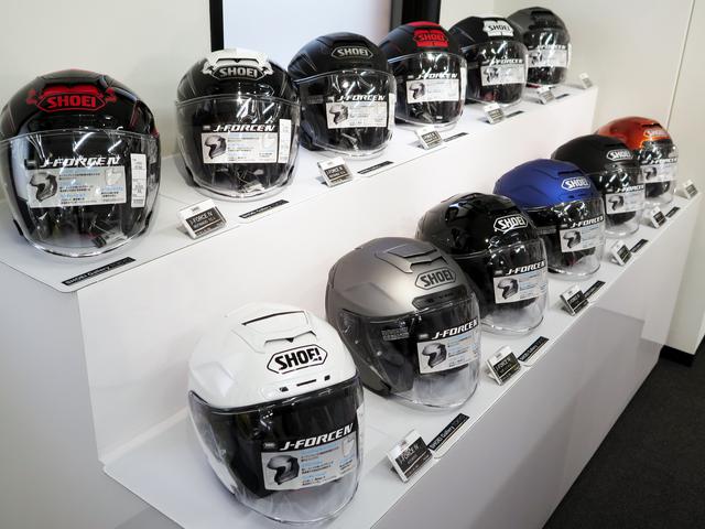 画像3: ほぼ全モデル全カラー全サイズを取り揃え、フィッティングも可能。
