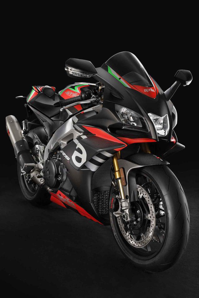画像1: 【新車】カーボン製ウイングレットや電子制御サスペンションを搭載した、アプリリア「RSV4 1100 Factory」の2020年モデルが発表!