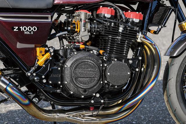 画像: エンジンはZ1000Mk.Ⅱをベースに、シリンダーヘッドをJ系加工ツインプラグ仕様に換装。ピスタル製φ76mmピストンに超々ターカロイ鋳鉄スリーブ、Mccoy6速クロスミッションやTSSスリッパークラッチにMccoyダイナモワンウェイクラッチキット等、GT-Mエンジンの最新仕様と言える内容が盛り込まれる。キャブレターはTMR-MJNのφ36mm。