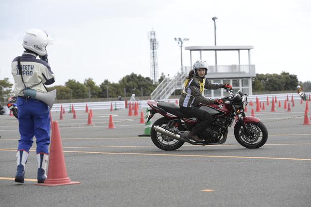 画像: だいぶ首を振れるようになってきたけど、まだ足りないんです。