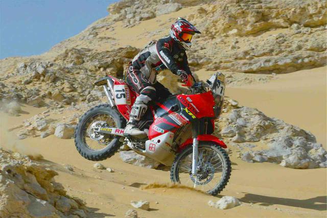 画像: ちなみに、ダカールデビューの3年間はホンダのXR650Rで参戦したんですよ。