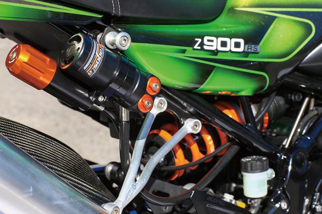 画像: リヤショックはSSイトウのZ1000Jレーサーでも結果を出したアラゴスタショックの油圧プリロードアジャスター付き最上級モデルのタイプPAで、現在Z900RS用にも販売中だ。標準スプリングレートは9.5kg/mm設定だがオーダーによって変更も可能。