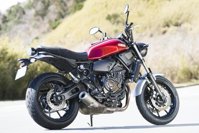 画像: 平嶋夏海ちゃんが乗ったのは、ヤマハのXSR700。タイヤサイズはCBR650Rと同様、フロントが120/70ZR17、リアが180/55ZR17。