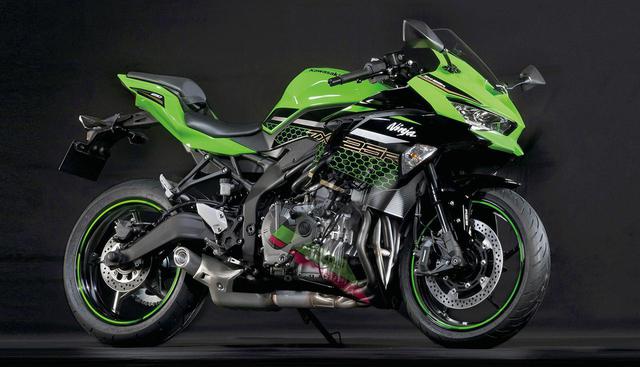 画像: はじめて目にする「ニンジャ ZX-25R」のエンジン単体は想像以上にコンパクト!