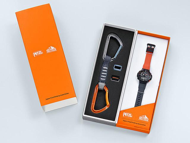 画像: カシオのPRO TREKと登山用具メーカーPETZLがコラボしたカラビナ付属のクライミング用腕時計