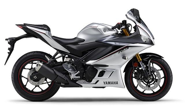 画像: YZF-R3(マットシルバー1)