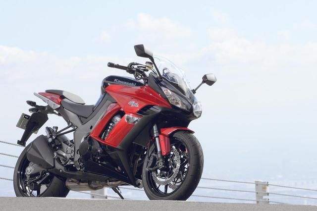 画像: KAWASAKI Ninja1000 (2010) ●最高出力:136PS/9000rpm ●最大トルク:11.2㎏-m/7500rpm ■価格:123万9000円/130万2000円(ABS)■発売時期:2010年12月(ABSは2011年1月)