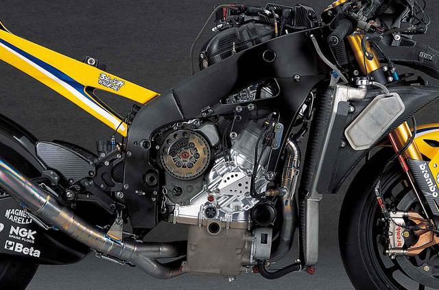画像3: 990cc最終型のYZR-M1。タイトルは逃すが、先進の並列4気筒は、さらなる進化をとげた