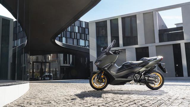 画像: フルモデルチェンジを果たし、上級モデルもラインナップした新型TMAX
