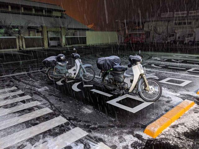 画像: 1月に行なった信州雪中キャンプツーリングでのヒトコマ。 www.autoby.jp