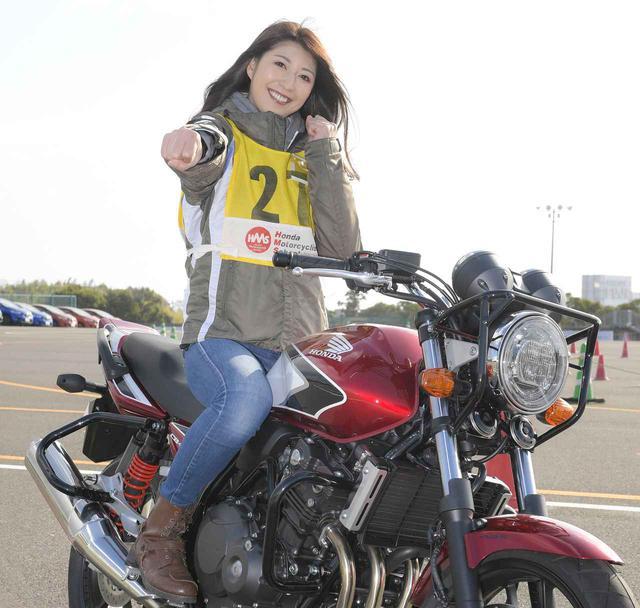 画像4: 大関さおり × ホンダ CB400 SUPER FOUR【オートバイ女子部のフォトアルバム】