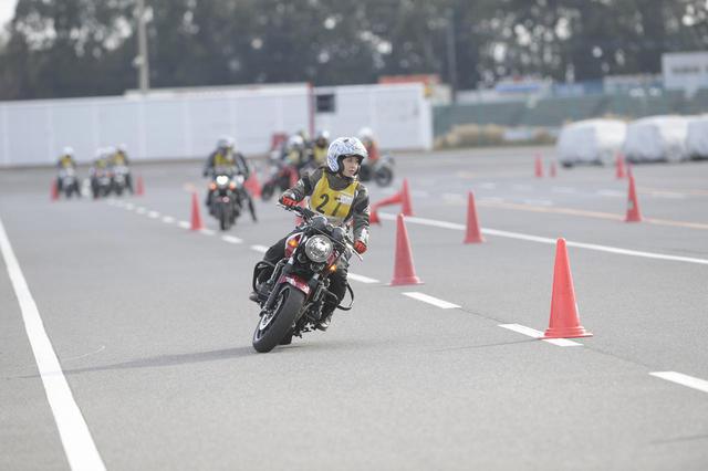 画像3: 大関さおり × ホンダ CB400 SUPER FOUR【オートバイ女子部のフォトアルバム】
