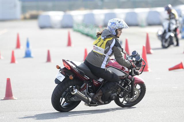 画像2: 大関さおり × ホンダ CB400 SUPER FOUR【オートバイ女子部のフォトアルバム】