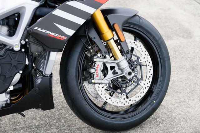画像: サーキット走行でも人気の「ピレリ スーパーコルサSP」。ちなみに、ブレーキキャリパーはブレンボ!