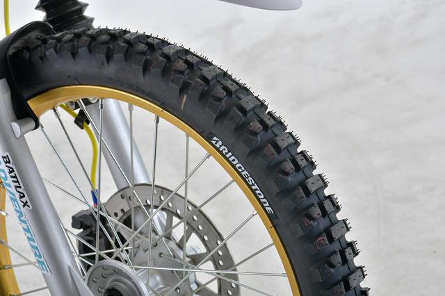 画像: BRIDGESTONE BATTLAX ADVENTURECROSS AX41 2.75-21 M/C 45P W 税別:20,100円 ※製品にタイヤステッカーは付属していません。 plotonlinestore.com