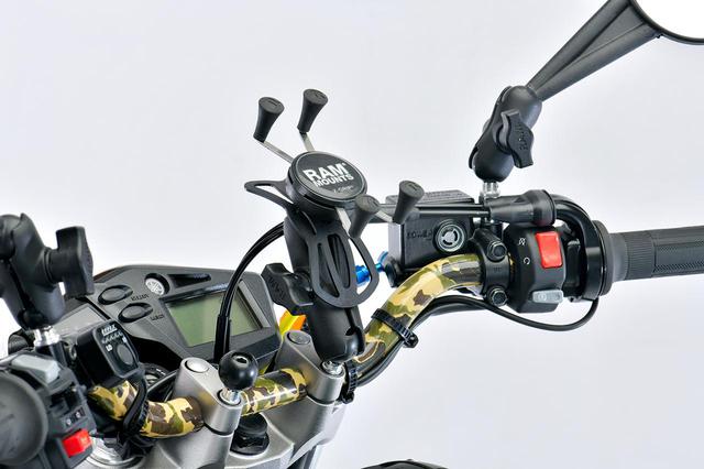 画像: RAM MOUNTS Xグリップ スマートフォン用 税別:3,000円 RAM MOUNTS 標準アーム 税別:1,500円 plotonlinestore.com